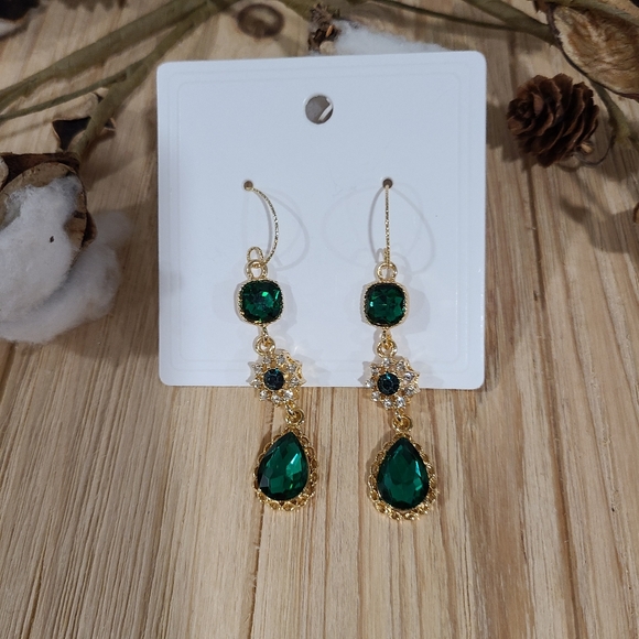 💚💚NEW💚💚GORGEOUS!! Emerald Green Rhinestone Waterdrop Earrings - Picture 8 of 12